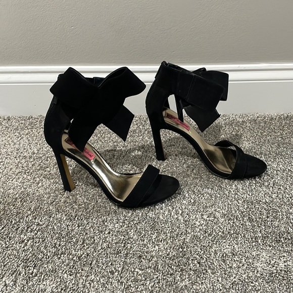 Betsey Johnson Shoes - Betsey Johnson Frisky Bow Heels